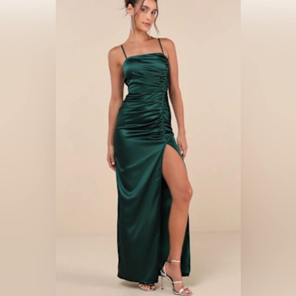 Lulu’s emerald satin dress